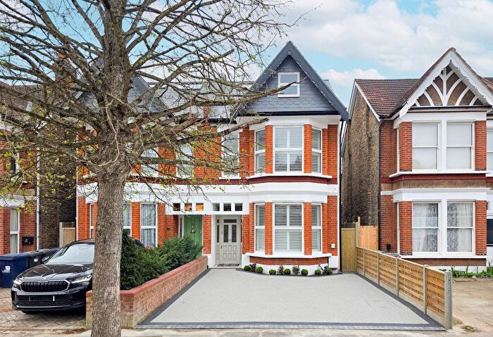 5 Bedroom Detached House For Sale In Lynton Road, Acton, W3