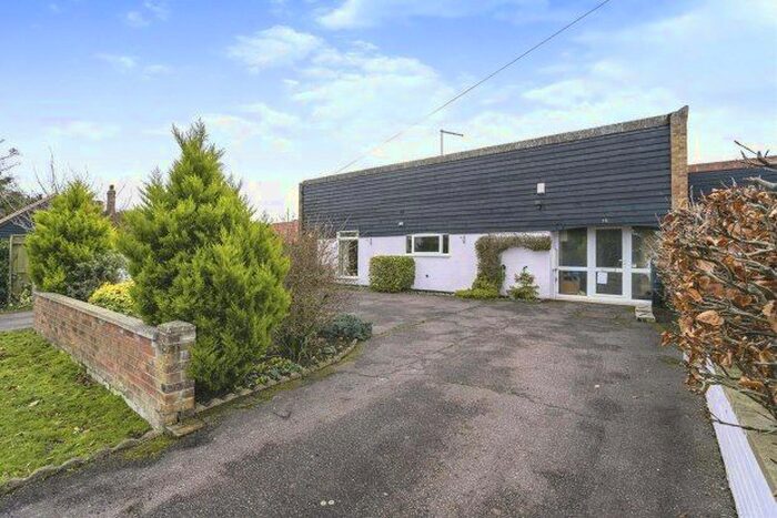 3 Bedroom Bungalow To Rent In High Street, Cambridge, CB22