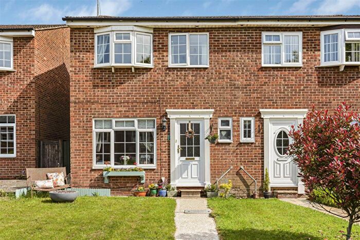 3 Bedroom Semi-Detached House For Sale In Heathgate, Hertford Heath, SG13