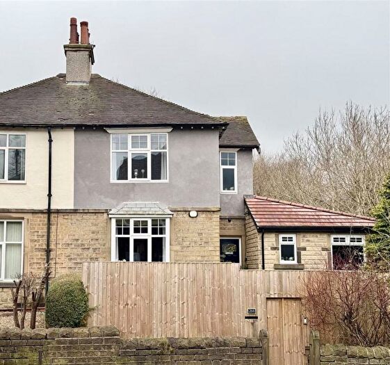 4 Bedroom Semi-Detached House To Rent In Somerset Road, Almondbury, Huddersfield, HD5