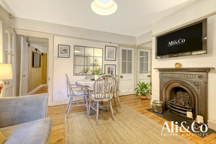 3 Bedroom Cottage For Sale In High Road, Orsett, Grays, RM16