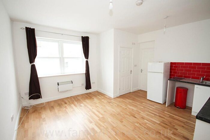 1 Bedroom Flat To Rent In Station Street, Sittingbourne, ME10