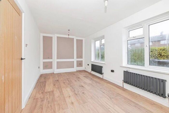 Studio For Sale In Cotswold Avenue, Bushey, WD23