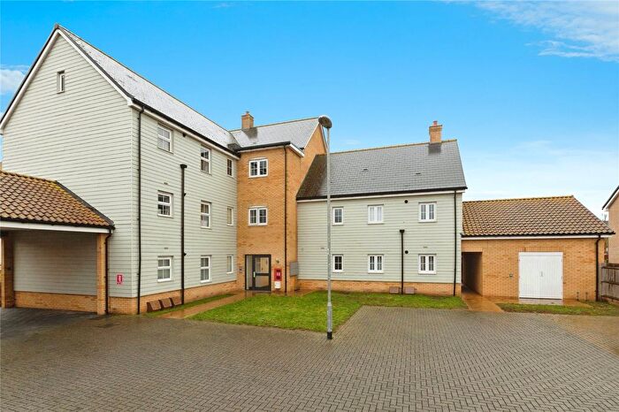 2 Bedroom Flat For Sale In Henry Crescent, Rochford, Essex, SS4