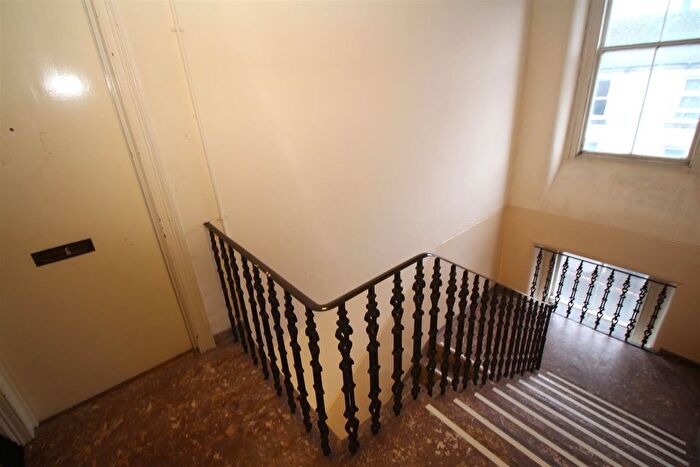1 Bedroom Flat For Sale In Dempster Street, Greenock, PA15