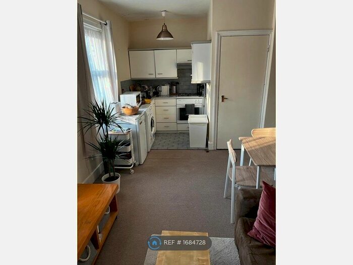 1 Bedroom Flat To Rent In Maidstone Rd, London, N11