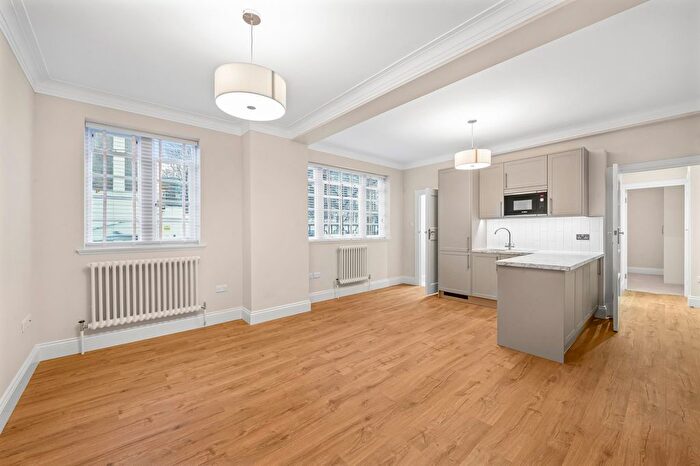 2 Bedroom Flat To Rent In Tavistock Court, Tavistock Square, WC1H