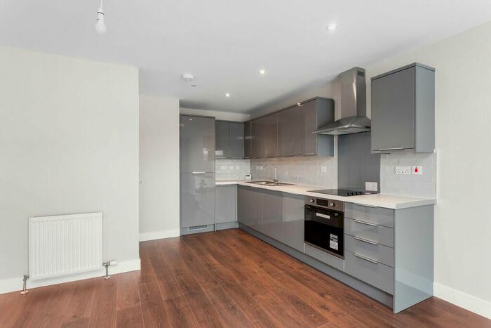 2 Bedroom Flat To Rent In Woodstock Road, Croydon, Surrey, CR0