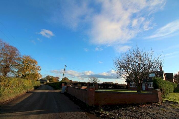 4 Bedroom Detached Bungalow To Rent In Blakenhall, Nantwich, Cheshire, CW5