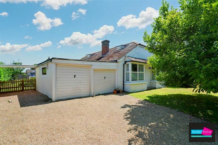 4 Bedroom Detached House For Sale In Canterbury Road, Kennington, Ashford, Kent, TN25