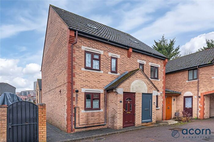 3 Bedroom End Terrace House For Sale In Swan Drive, Colindale, London, NW9