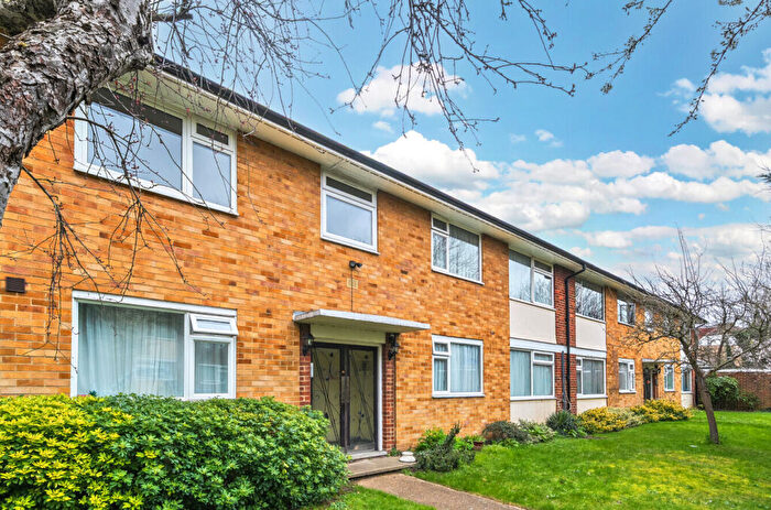 2 Bedroom Apartment For Sale In Imperial Gardens, Mitcham, CR4