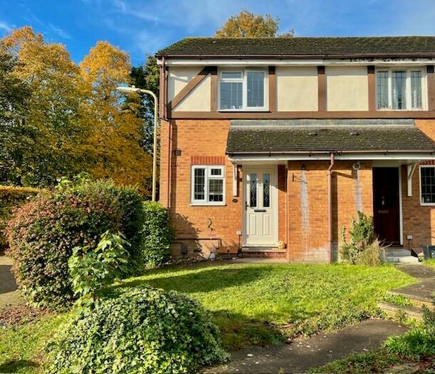 2 Bedroom End Of Terrace House To Rent In Ferndown Gardens, Farnborough, GU14