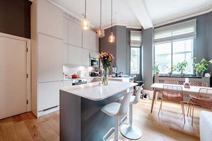 3 Bedroom Flat For Sale In Edith Grove, Chelsea, London, SW10