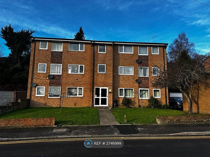 2 Bedroom Flat To Rent In Slepe Crescent, Poole, BH12