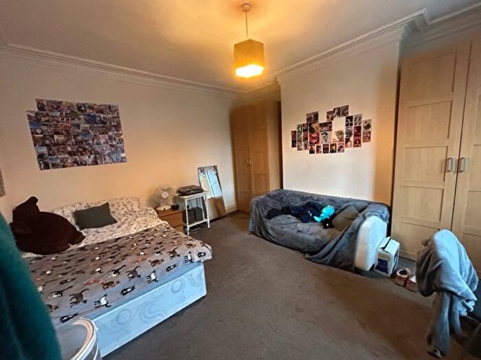 6 Bedroom Terraced House To Rent In Royal Park Road, Hyde Park, Leeds, LS6