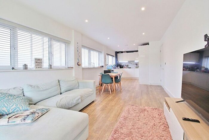 3 Bedroom Flat For Sale In Shelsley House, Frazer Nash Close, Isleworth, TW7