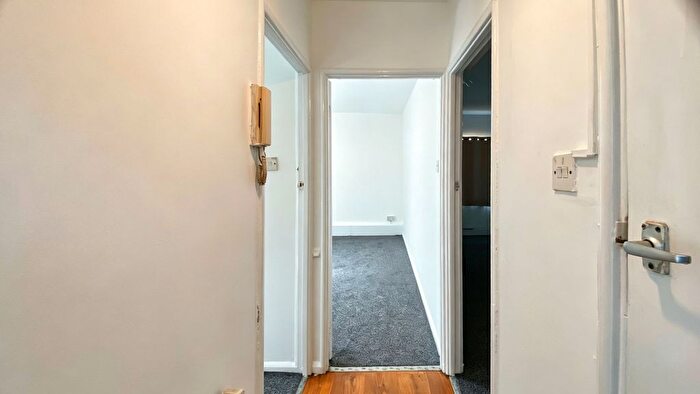 2 Bedroom Flat To Rent In High Street South, Charlton Court High Street South, E6