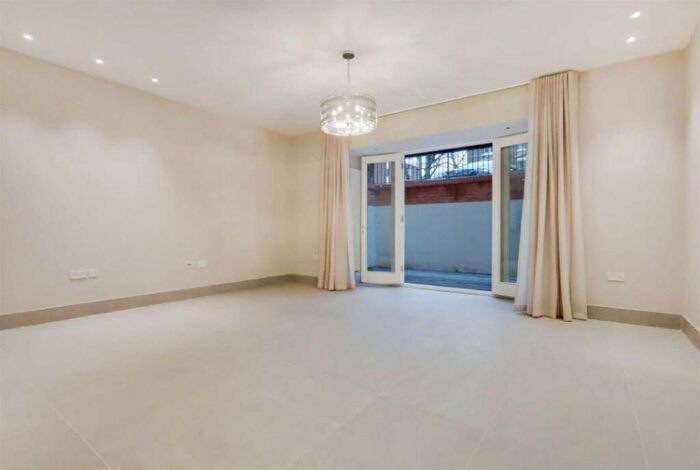 1 Bedroom Flat To Rent In Hampstead Heights, Fitzjohn's Avenue, Hampstead, NW3
