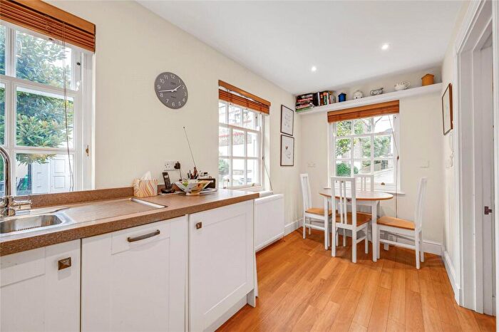 3 Bedroom End Of Terrace House For Sale In Farrier Walk, Chelsea, London, SW10