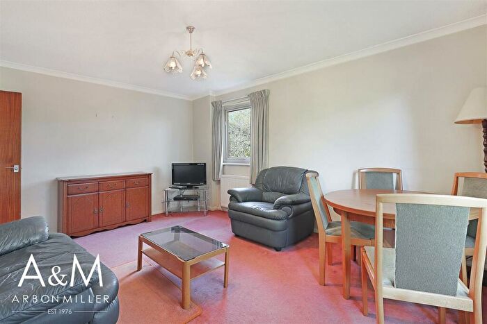 1 Bedroom Flat For Sale In Farm View Court, Newbury Park, IG2