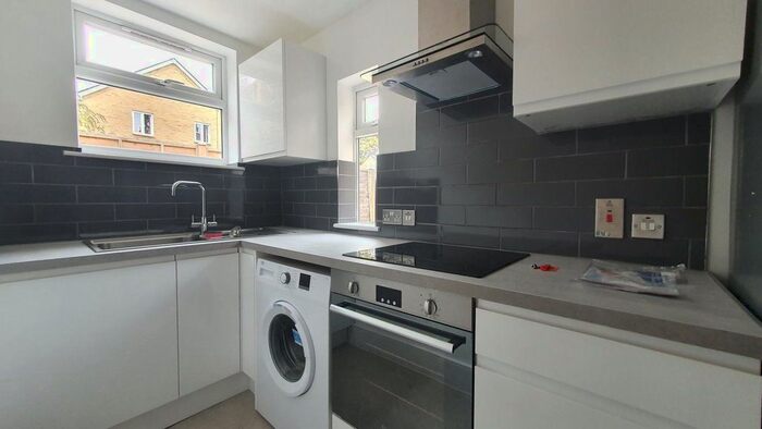 2 Bedroom Flat To Rent In St. Albans Road, Watford, WD17