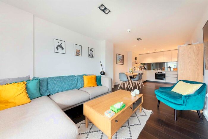 2 Bedroom Flat To Rent In Wharf Road, London, N1