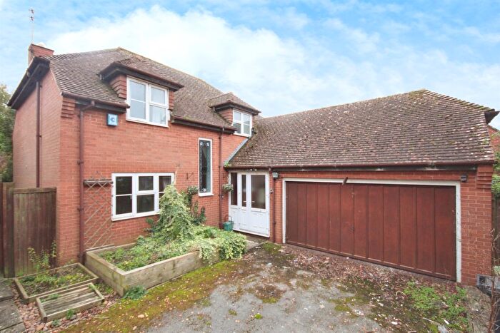 4 Bedroom Detached House For Sale In Wilkins Close, Barford, Warwick, CV35