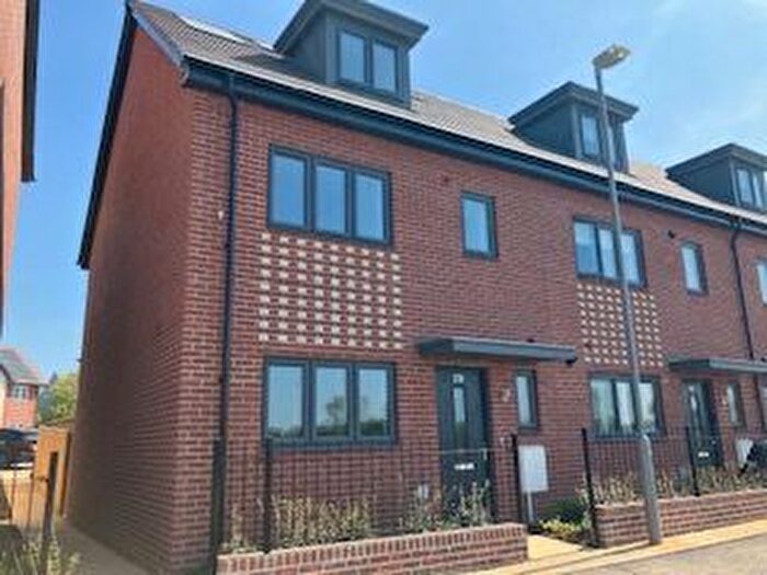 4 Bedroom Property To Rent In Barrosa Way, Whitehouse, Milton Keynes, MK8