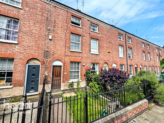 3 Bedroom Town House For Sale In Robin Hood Terrace, Nottingham, NG3