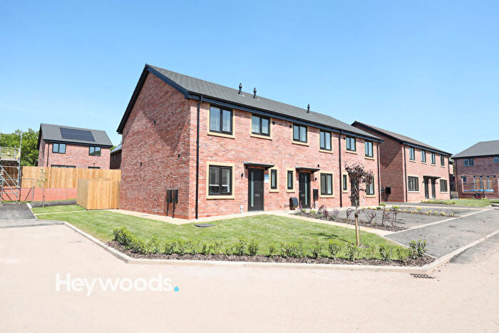 3 Bedroom Mews To Rent In Lakeway Grove, The Oaks, Keele, ST5
