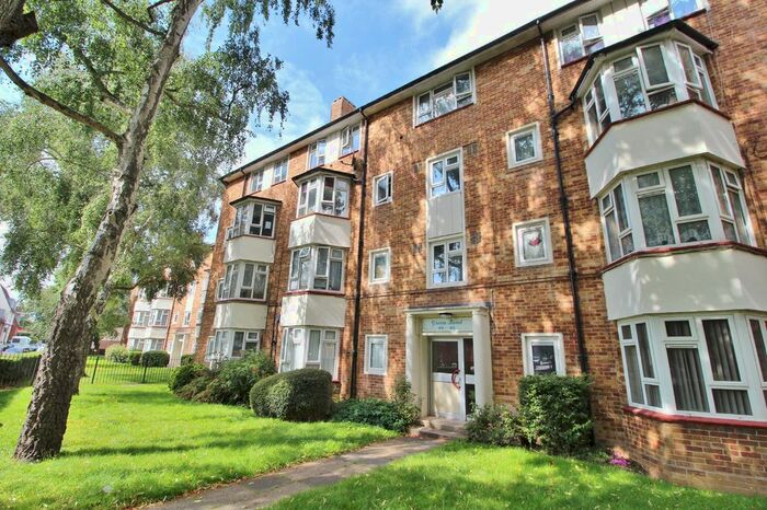 3 Bedroom Maisonette For Sale In Green Road, Southsea, PO5