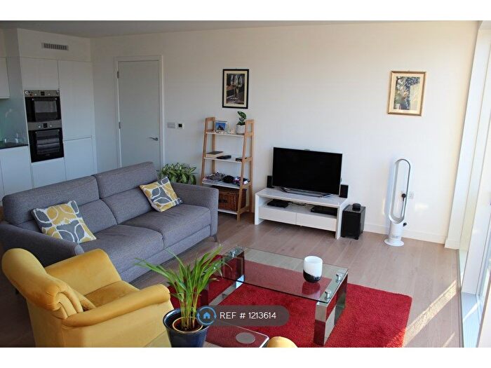 2 Bedroom Flat To Rent In Montague Road, Wimbledon, SW19