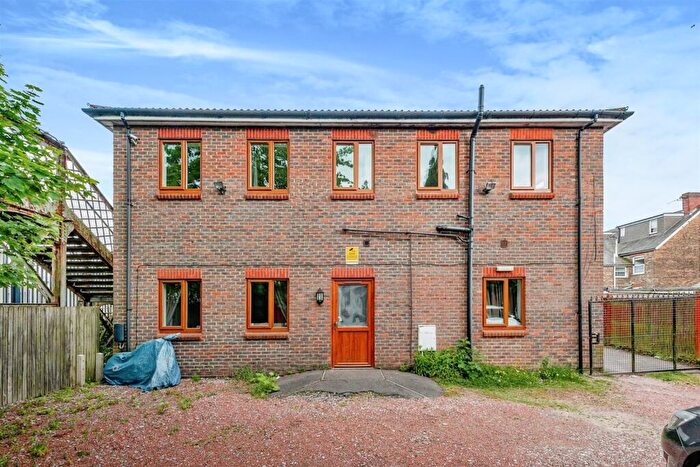 1 Bedroom Apartment To Rent In East Park, Crawley, RH10