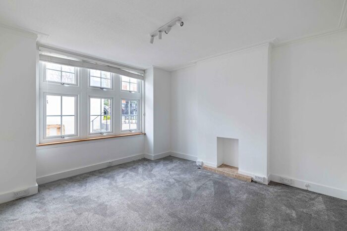 2 Bedroom Flat To Rent In Anselm Road, Fulham, London, SW6