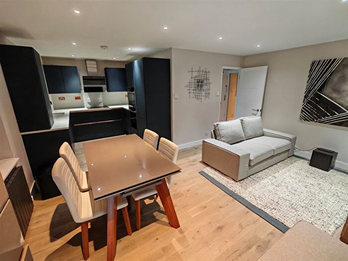 2 Bedroom Flat To Rent In Weavers Way, London, NW1