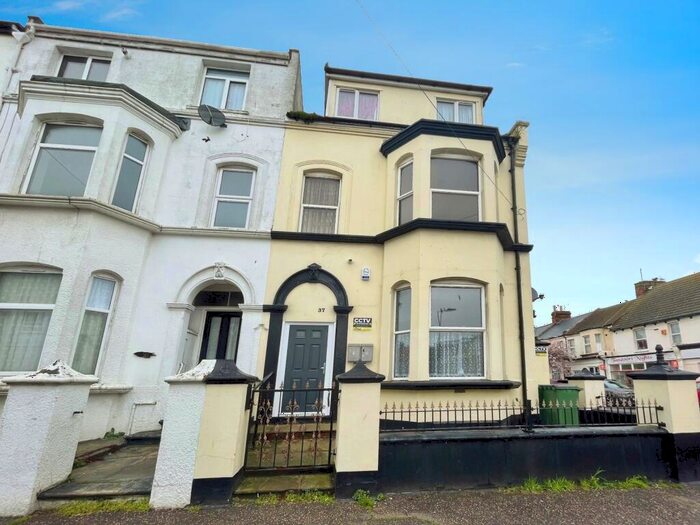 1 Bedroom Apartment To Rent In Pallister Road, Clacton-on-Sea, CO15