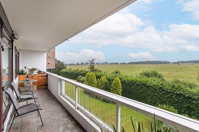 2 Bedroom Flat For Sale In Montagu Court, Gosforth, Newcastle Upon Tyne, NE3