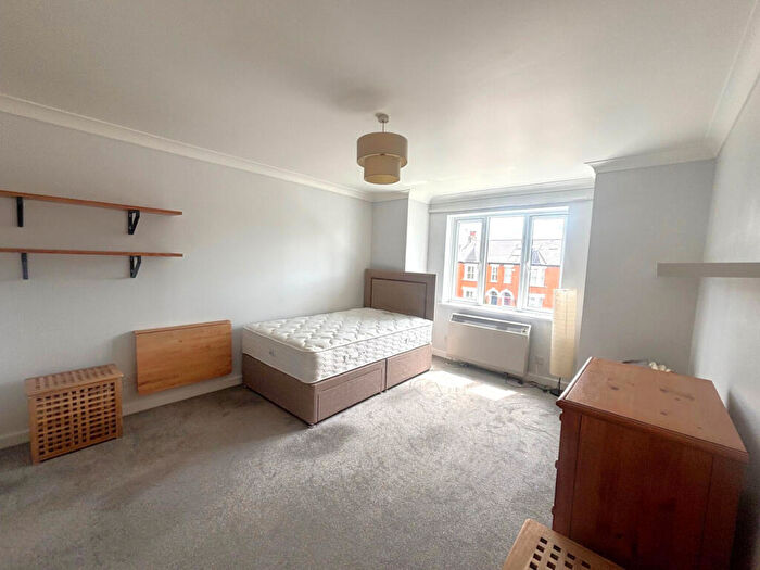 1 Bedroom Flat To Rent In Appletree Gardens, Park Road, EN4