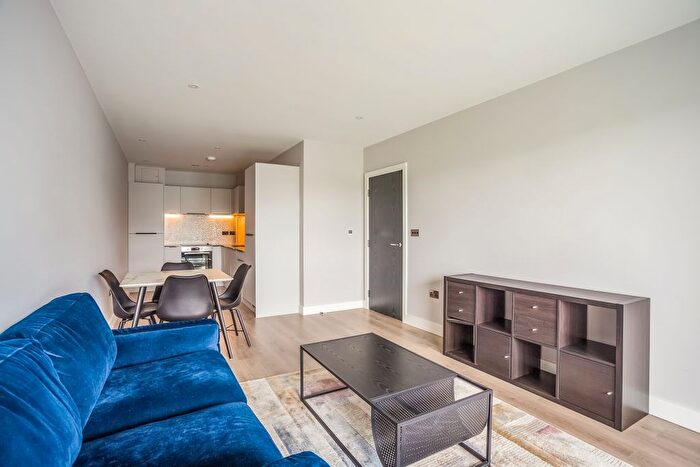 1 Bedroom Flat To Rent In Kilburn Lane, London, W10