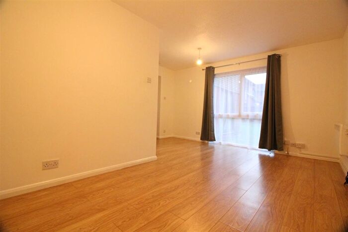 Studio To Rent In Ryeland Close, Yiewsley, West Drayton, UB7