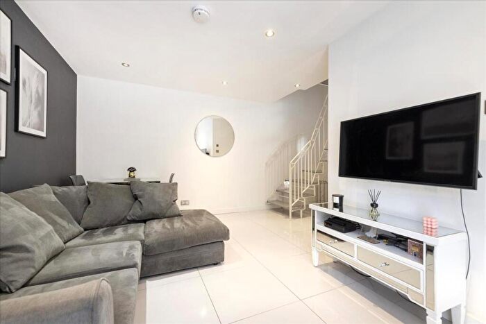 1 Bedroom End Of Terrace House For Sale In Hutchison Crossway, Edinburgh, EH14