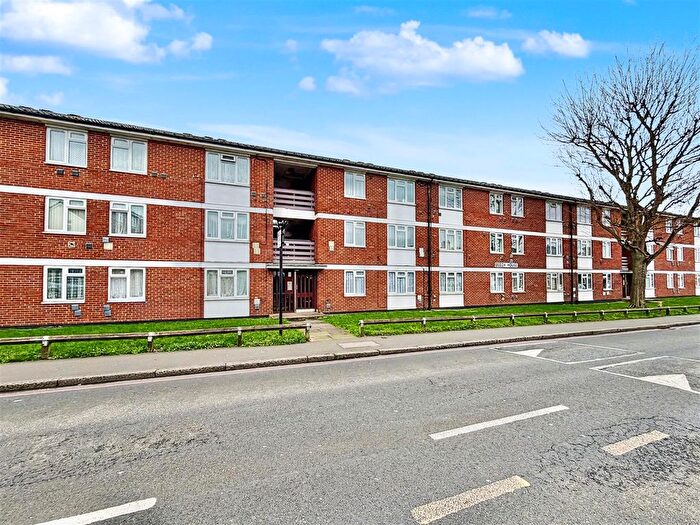 1 Bedroom Flat For Sale In Beech House, Springwell Road, Heston, TW5