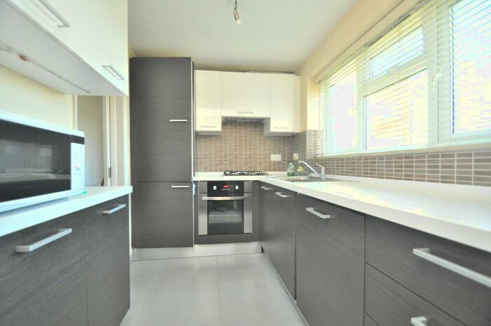 2 Bedroom Flat To Rent In Coppetts Road, Muswell Hill, N10