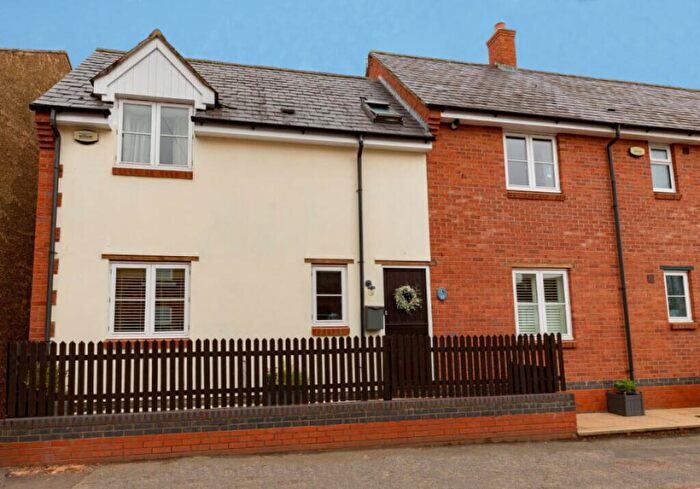 3 Bedroom Semi Detached House For Sale In New Street, Weedon, NN7