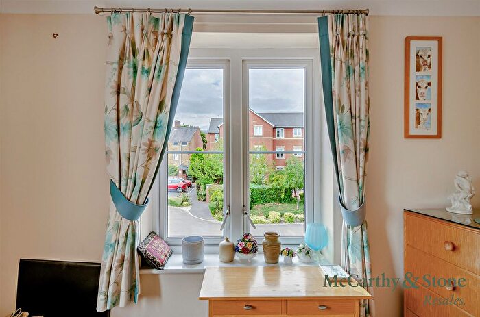 2 Bedroom Flat For Sale In Foxhall Court, School Lane, Banbury, OX16