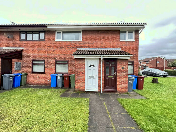 2 Bedroom Maisonette To Rent In Gorton Lane, Manchester, M12