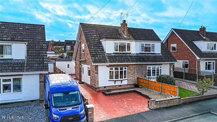 3 Bedroom Semi Detached House For Sale In Orchard Close, Dosthill, Tamworth, Staffordshire, B77