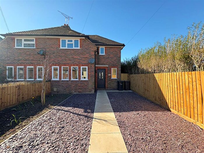3 Bedroom Semi-Detached House For Sale In Hopkins Crescent, Sandridge, St. Albans, AL4
