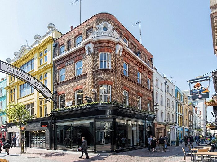 1 Bedroom Flat To Rent In Fouberts Place, Soho, W1F